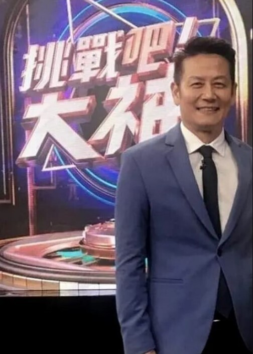 【媚黑母狗】漂亮美女深喉吃鸡啪啪_身材娇小_被黑祖宗各种姿势无套输出_口爆吃精_一强一弱视觉强烈 - B影院